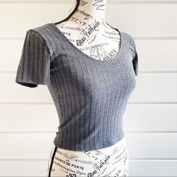 Hollister Womens Grey Ribbed Knit Square Neck Slim Fit Crop Tee Size Small - Picture 2 of 9